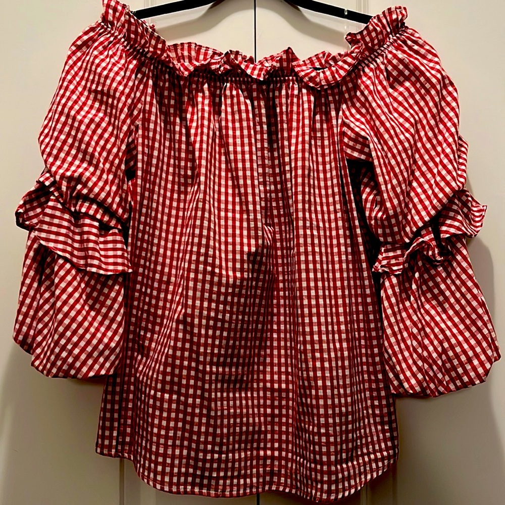 Red and white checkered top | off the shoulder